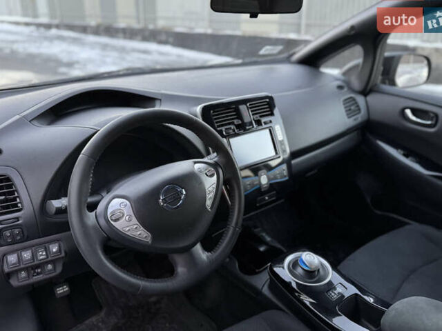 Черный Ниссан Лиф, объемом двигателя 0 л и пробегом 98 тыс. км за 7200 $, фото 11 на Automoto.ua