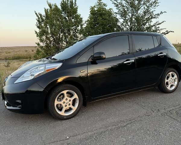 Черный Ниссан Лиф, объемом двигателя 0 л и пробегом 147 тыс. км за 5200 $, фото 3 на Automoto.ua