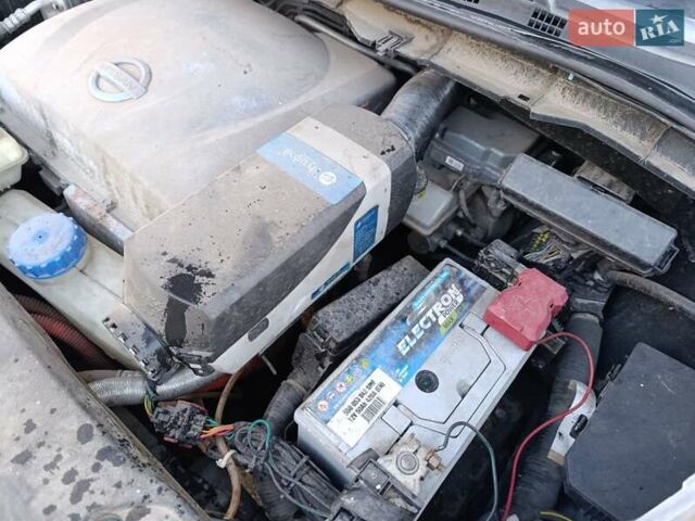 Черный Ниссан Лиф, объемом двигателя 0 л и пробегом 205 тыс. км за 6300 $, фото 33 на Automoto.ua