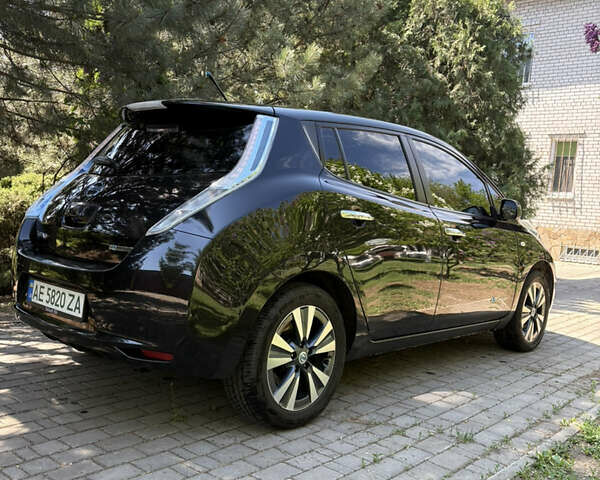 Черный Ниссан Лиф, объемом двигателя 0 л и пробегом 123 тыс. км за 7800 $, фото 5 на Automoto.ua