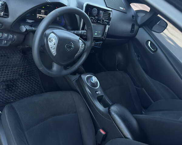 Черный Ниссан Лиф, объемом двигателя 0 л и пробегом 127 тыс. км за 3850 $, фото 5 на Automoto.ua