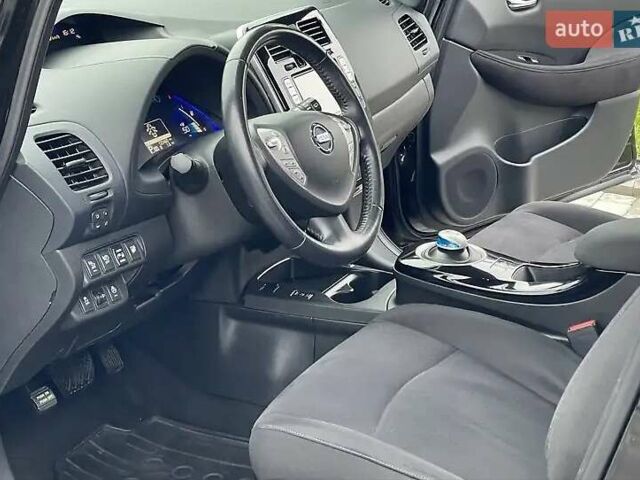 Черный Ниссан Лиф, объемом двигателя 0 л и пробегом 128 тыс. км за 7200 $, фото 41 на Automoto.ua