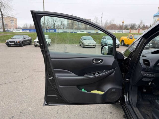 Чорний Ніссан Ліф, об'ємом двигуна 2 л та пробігом 118 тис. км за 7500 $, фото 11 на Automoto.ua