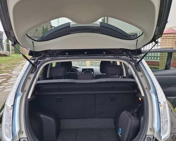 Черный Ниссан Лиф, объемом двигателя 0 л и пробегом 137 тыс. км за 7200 $, фото 18 на Automoto.ua