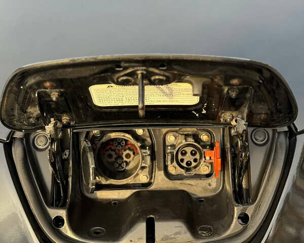 Черный Ниссан Лиф, объемом двигателя 0 л и пробегом 173 тыс. км за 4900 $, фото 12 на Automoto.ua