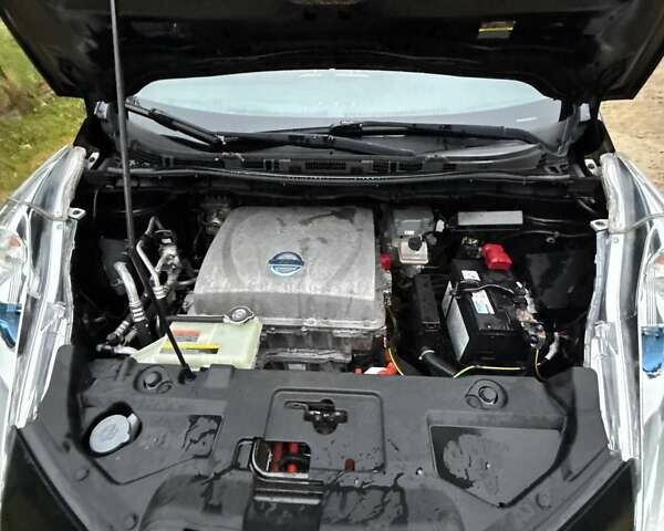 Черный Ниссан Лиф, объемом двигателя 0 л и пробегом 141 тыс. км за 6400 $, фото 11 на Automoto.ua