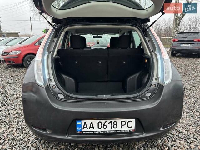 Черный Ниссан Лиф, объемом двигателя 0 л и пробегом 200 тыс. км за 4900 $, фото 5 на Automoto.ua