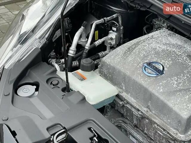 Черный Ниссан Лиф, объемом двигателя 0 л и пробегом 128 тыс. км за 7200 $, фото 28 на Automoto.ua