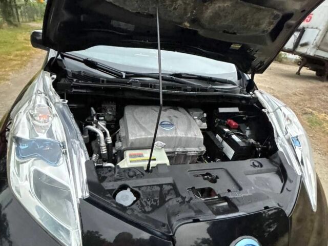 Черный Ниссан Лиф, объемом двигателя 0 л и пробегом 141 тыс. км за 6400 $, фото 6 на Automoto.ua