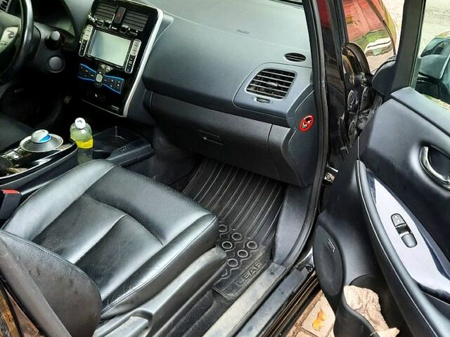 Черный Ниссан Лиф, объемом двигателя 80 л и пробегом 125 тыс. км за 7300 $, фото 3 на Automoto.ua