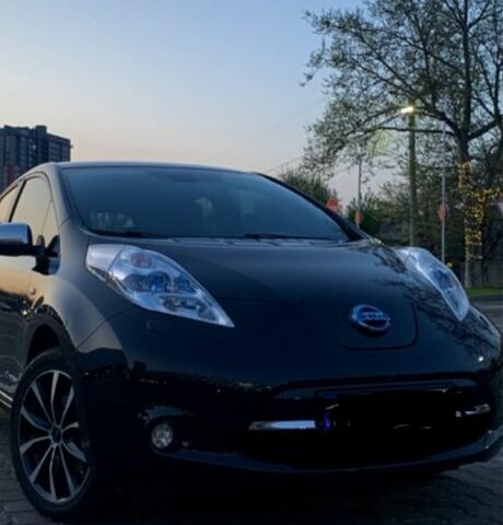 Черный Ниссан Лиф, объемом двигателя 0 л и пробегом 162 тыс. км за 6500 $, фото 1 на Automoto.ua