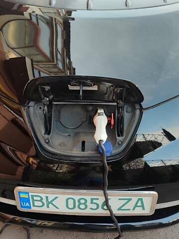 Черный Ниссан Лиф, объемом двигателя 0 л и пробегом 202 тыс. км за 6100 $, фото 4 на Automoto.ua