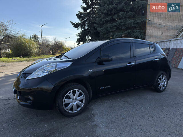 Черный Ниссан Лиф, объемом двигателя 0 л и пробегом 127 тыс. км за 3850 $, фото 1 на Automoto.ua