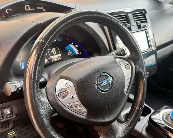 Черный Ниссан Лиф, объемом двигателя 0 л и пробегом 140 тыс. км за 7600 $, фото 20 на Automoto.ua