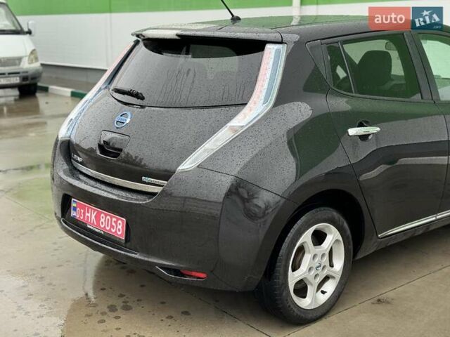 Черный Ниссан Лиф, объемом двигателя 0 л и пробегом 134 тыс. км за 6800 $, фото 22 на Automoto.ua