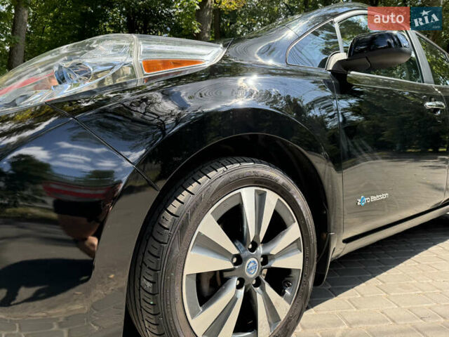 Черный Ниссан Лиф, объемом двигателя 0 л и пробегом 122 тыс. км за 6900 $, фото 3 на Automoto.ua