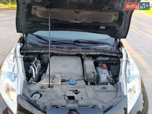 Черный Ниссан Лиф, объемом двигателя 0 л и пробегом 205 тыс. км за 6300 $, фото 31 на Automoto.ua