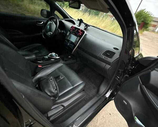 Черный Ниссан Лиф, объемом двигателя 0 л и пробегом 141 тыс. км за 6400 $, фото 13 на Automoto.ua