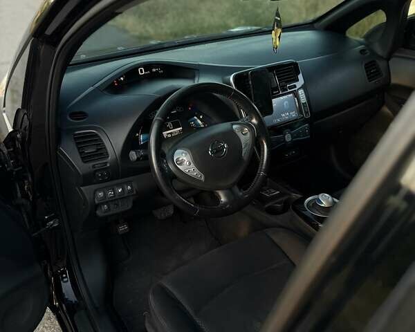 Черный Ниссан Лиф, объемом двигателя 0 л и пробегом 147 тыс. км за 5200 $, фото 4 на Automoto.ua