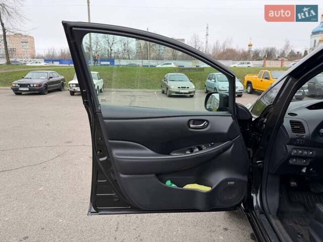 Чорний Ніссан Ліф, об'ємом двигуна 0 л та пробігом 118 тис. км за 7500 $, фото 30 на Automoto.ua