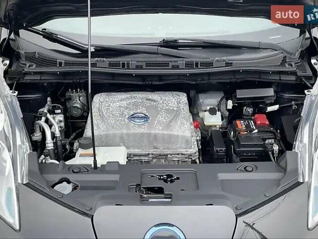 Черный Ниссан Лиф, объемом двигателя 0 л и пробегом 128 тыс. км за 7200 $, фото 27 на Automoto.ua