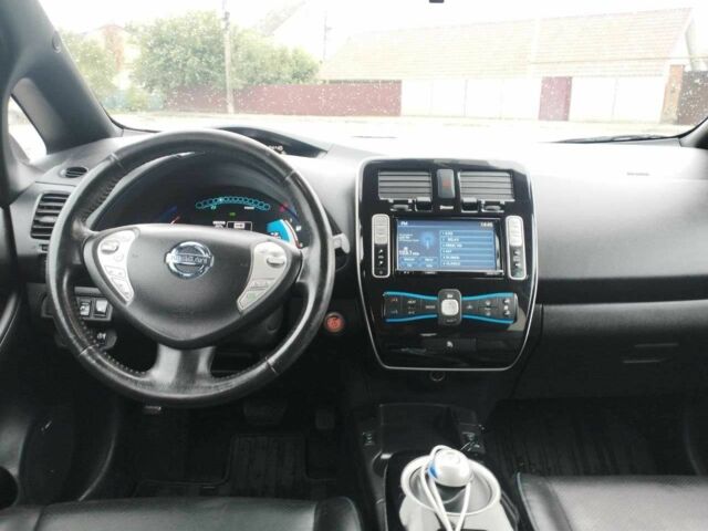 Черный Ниссан Лиф, объемом двигателя 0 л и пробегом 144 тыс. км за 6999 $, фото 8 на Automoto.ua