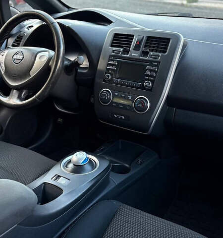 Чорний Ніссан Ліф, об'ємом двигуна 0 л та пробігом 179 тис. км за 5500 $, фото 23 на Automoto.ua