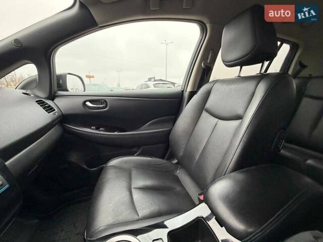 Чорний Ніссан Ліф, об'ємом двигуна 0 л та пробігом 118 тис. км за 7500 $, фото 56 на Automoto.ua