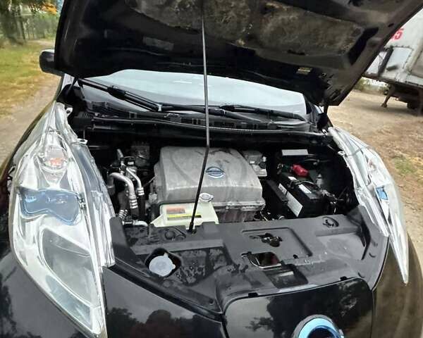 Черный Ниссан Лиф, объемом двигателя 0 л и пробегом 141 тыс. км за 6400 $, фото 20 на Automoto.ua