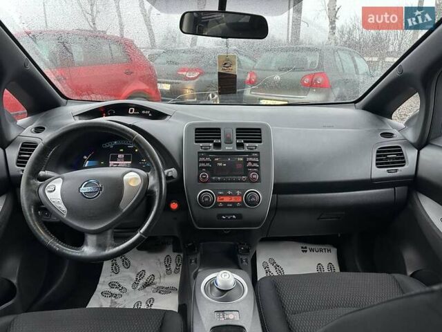 Черный Ниссан Лиф, объемом двигателя 0 л и пробегом 200 тыс. км за 4900 $, фото 1 на Automoto.ua