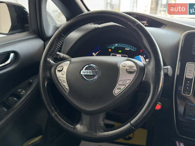 Чорний Ніссан Ліф, об'ємом двигуна 0 л та пробігом 106 тис. км за 7000 $, фото 15 на Automoto.ua