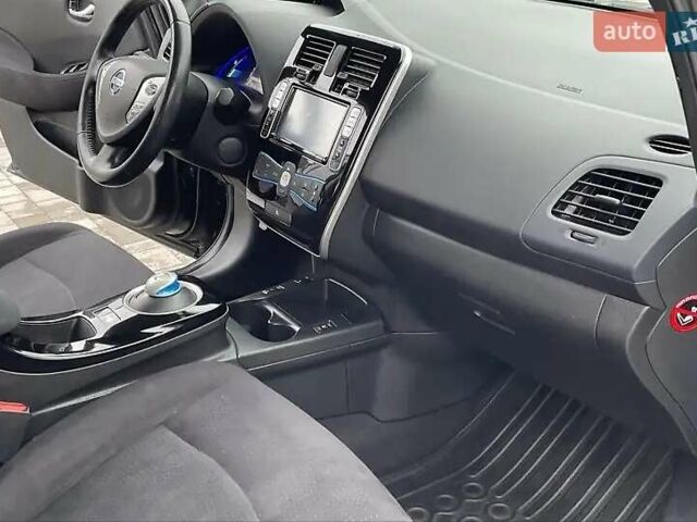 Черный Ниссан Лиф, объемом двигателя 0 л и пробегом 128 тыс. км за 7200 $, фото 43 на Automoto.ua