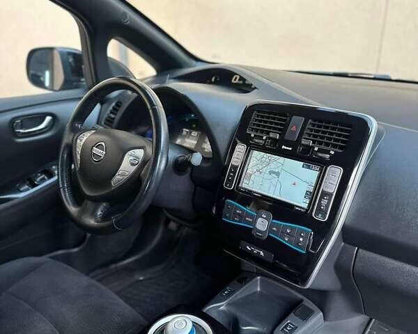 Черный Ниссан Лиф, объемом двигателя 0 л и пробегом 140 тыс. км за 7600 $, фото 17 на Automoto.ua