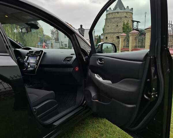 Черный Ниссан Лиф, объемом двигателя 0 л и пробегом 137 тыс. км за 7200 $, фото 1 на Automoto.ua