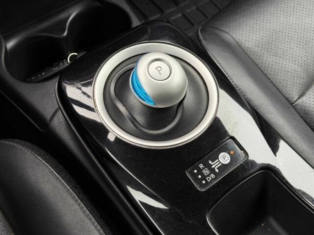 Чорний Ніссан Ліф, об'ємом двигуна 2 л та пробігом 118 тис. км за 7500 $, фото 22 на Automoto.ua