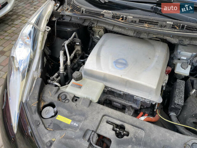 Ниссан Лиф 2013 в Черновцах на Automoto.ua Черный Ниссан Лиф, объемом двигателя 0 л и пробегом 67 тыс. км за 6590 $, фото 12 на Automoto.ua