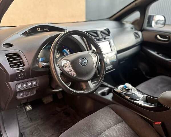 Черный Ниссан Лиф, объемом двигателя 0 л и пробегом 140 тыс. км за 7600 $, фото 16 на Automoto.ua