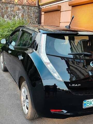 Черный Ниссан Лиф, объемом двигателя 0 л и пробегом 202 тыс. км за 6100 $, фото 3 на Automoto.ua