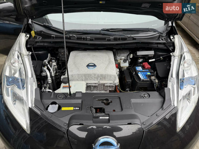 Черный Ниссан Лиф, объемом двигателя 0 л и пробегом 218 тыс. км за 6850 $, фото 29 на Automoto.ua