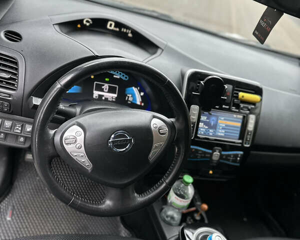 Чорний Ніссан Ліф, об'ємом двигуна 0 л та пробігом 150 тис. км за 7400 $, фото 6 на Automoto.ua