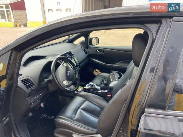 Черный Ниссан Лиф, объемом двигателя 0 л и пробегом 126 тыс. км за 8200 $, фото 7 на Automoto.ua