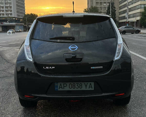 Черный Ниссан Лиф, объемом двигателя 0 л и пробегом 104 тыс. км за 8500 $, фото 3 на Automoto.ua