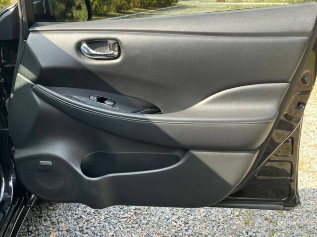 Черный Ниссан Лиф, объемом двигателя 0 л и пробегом 150 тыс. км за 6800 $, фото 15 на Automoto.ua