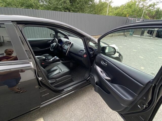 Черный Ниссан Лиф, объемом двигателя 0 л и пробегом 186 тыс. км за 6950 $, фото 7 на Automoto.ua