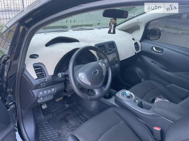 Черный Ниссан Лиф, объемом двигателя 0 л и пробегом 22 тыс. км за 10300 $, фото 43 на Automoto.ua