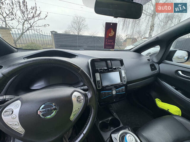 Черный Ниссан Лиф, объемом двигателя 0 л и пробегом 103 тыс. км за 5900 $, фото 22 на Automoto.ua