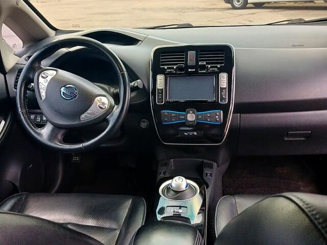 Чорний Ніссан Ліф, об'ємом двигуна 0 л та пробігом 115 тис. км за 6800 $, фото 10 на Automoto.ua