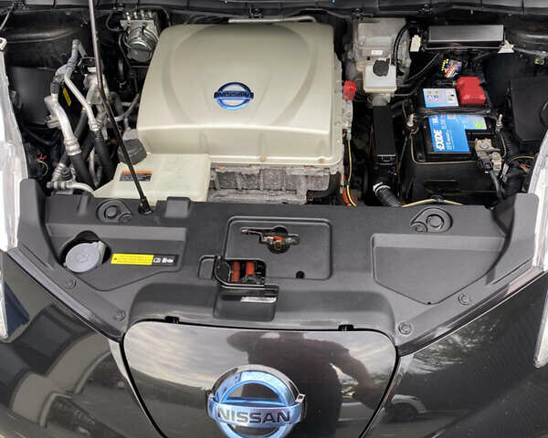 Ниссан Лиф 2014 в Ужгороде на Automoto.ua Черный Ниссан Лиф, объемом двигателя 0 л и пробегом 186 тыс. км за 6950 $, фото 13 на Automoto.ua