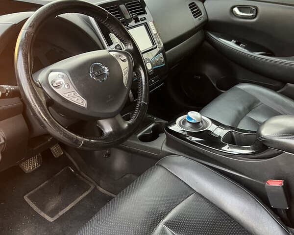 Черный Ниссан Лиф, объемом двигателя 0 л и пробегом 104 тыс. км за 8500 $, фото 11 на Automoto.ua