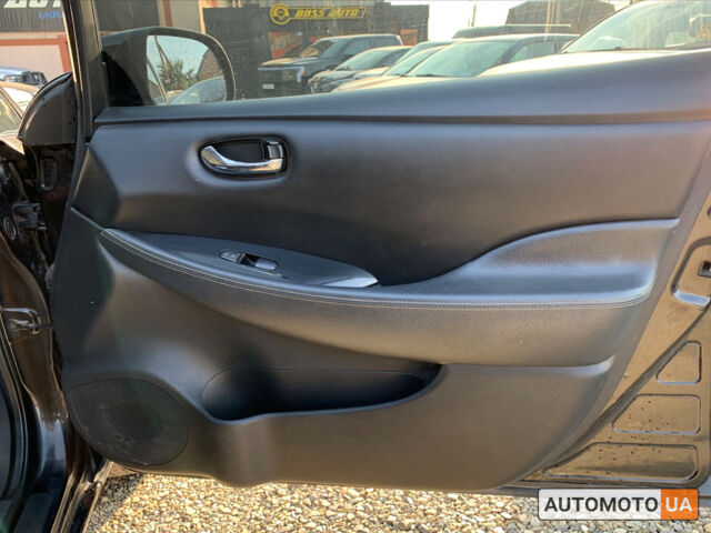 Чорний Ніссан Ліф, об'ємом двигуна 24 л та пробігом 128 тис. км за 6400 $, фото 18 на Automoto.ua